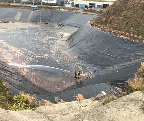 贺兰废水池清理