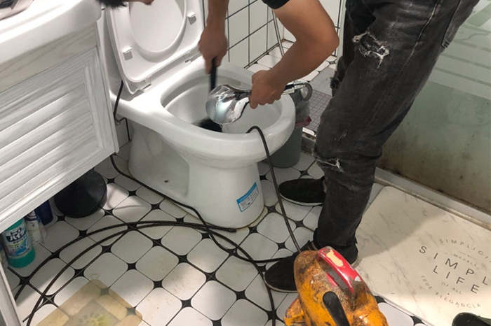 贺兰马桶堵塞自己疏通还是找师傅?专业上门服务让你省时更省心