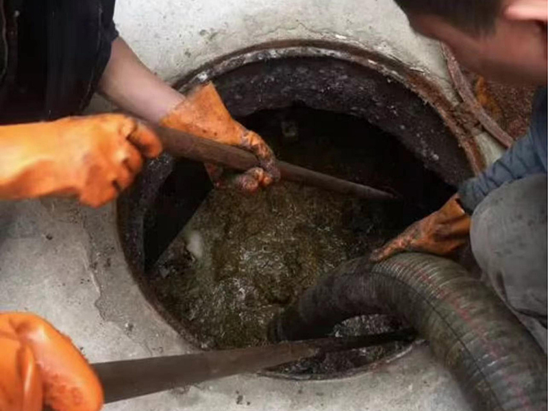 贺兰清理化粪池时如何避免沼气的危害?